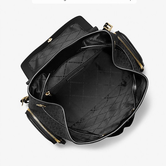 MICHAEL KORS
Jet Set Large Logo Backpack
COLOR BLACK
NWT - Picture 2 of 16